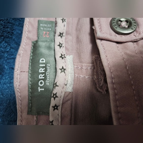 Torrid military button cuffed shorts - Picture 4 of 10